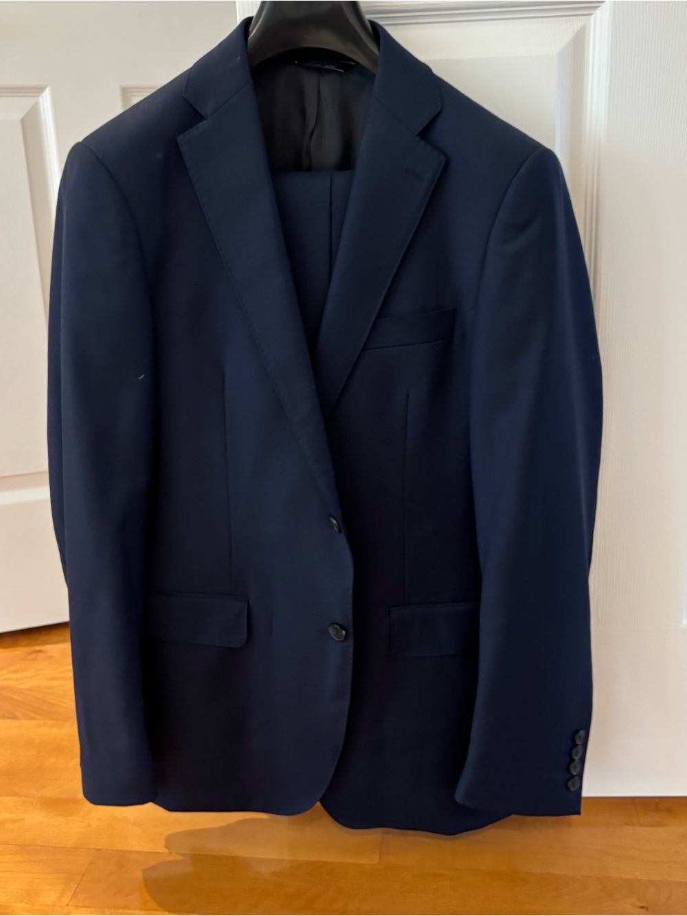 Saks Fifth Avenue Men's Dark Navy Two-Button Suit - 38R